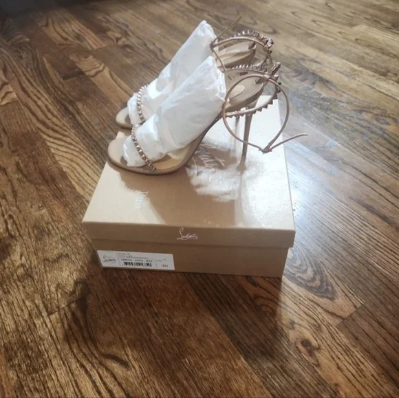 Christian louboutin sz40 nude - Picture 4 of 4